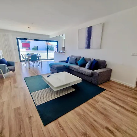 Deep Blue Ac Heating Complex With Pool & Bbq Ferrel (Leiria)