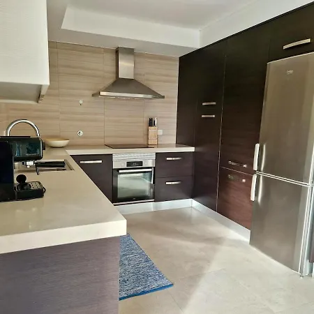 Deep Blue Ac Heating Complex With Pool & Bbq * Ferrel (Leiria)